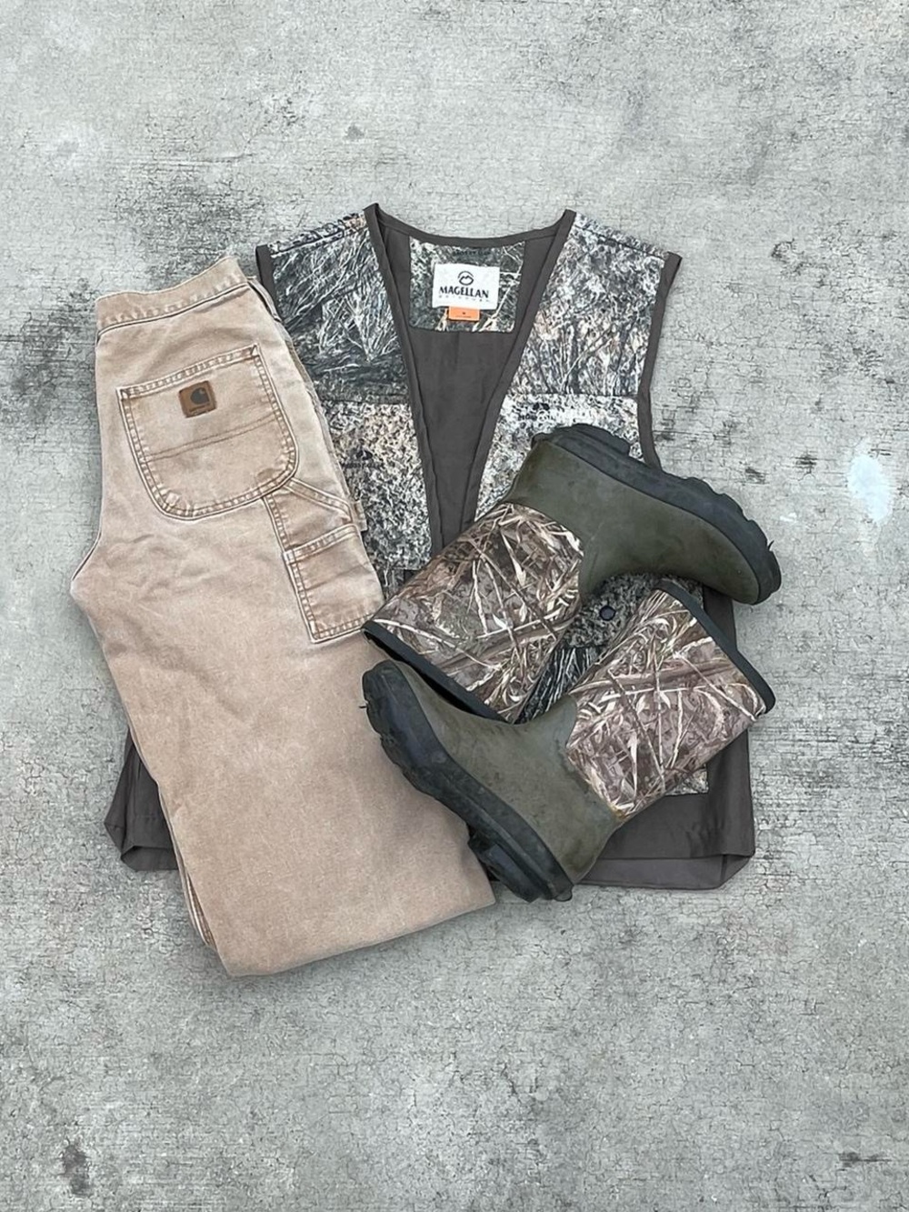 Magellan Outdoors Realtree Camo Vest with Olive Trim